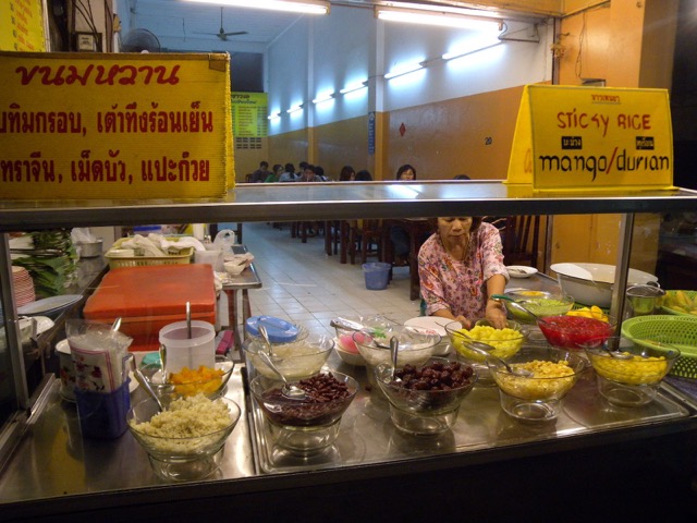 Local Thai food in Chiang Mai: Shaw Lae Restaurant