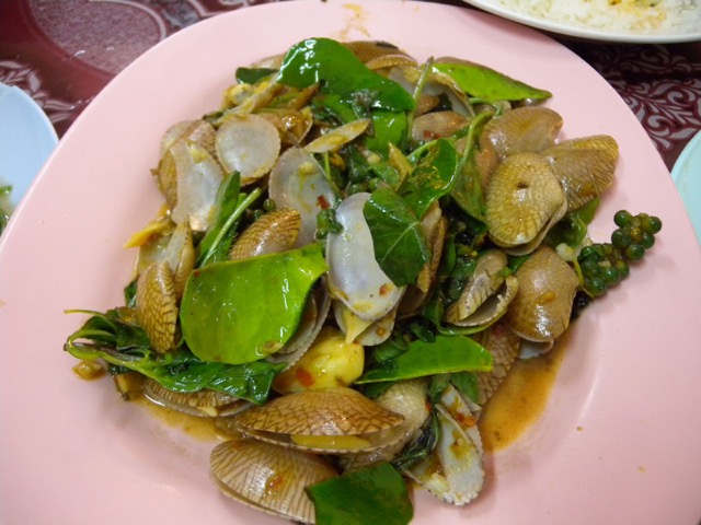 Local Thai food in Chiang Mai: Shaw Lae Restaurant