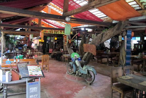 Antique House Restaurant (Charoenprathet Rd)