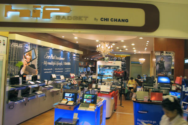 hip gadget by Chi Chang @Central Airport Plaza