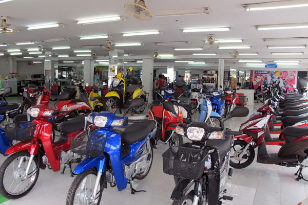 Honda (Ratchadamnoen Rd)