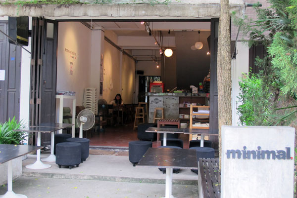Minimal restaurant and art gallery