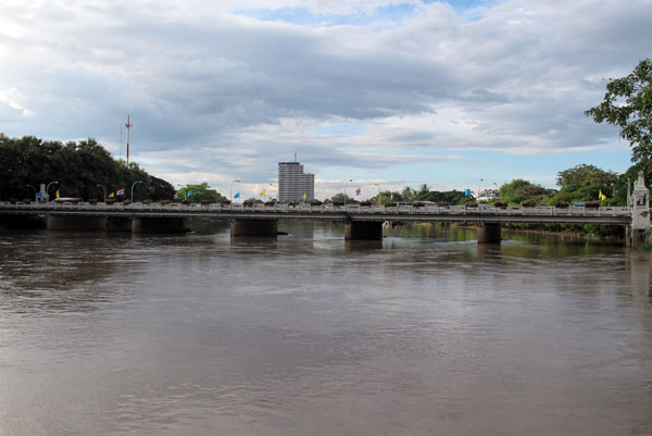 Nawarat Bridge