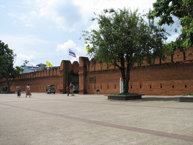 Thapae Gate
