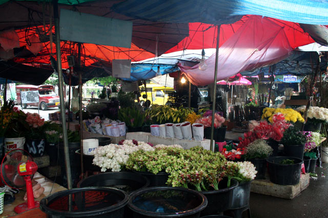 Ton Lamyai Flower Market