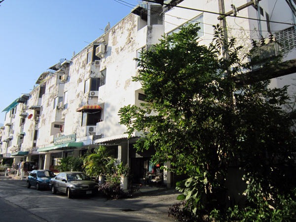 Chiangmai Condominium (Nimmanhaemin Soi 11)