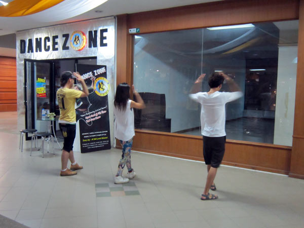Dance Zone @Kad Suan Kaew