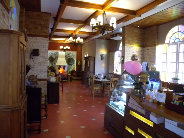 Daddy's Antique Cafe & Restaurant (@San Pareni)