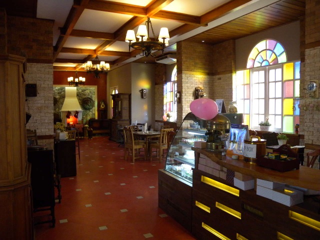 Daddy's Antique Cafe & Restaurant (@San Pareni)
