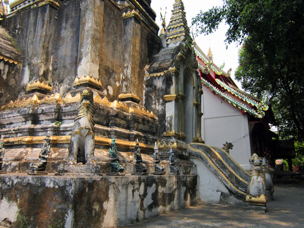 Wat Puakam