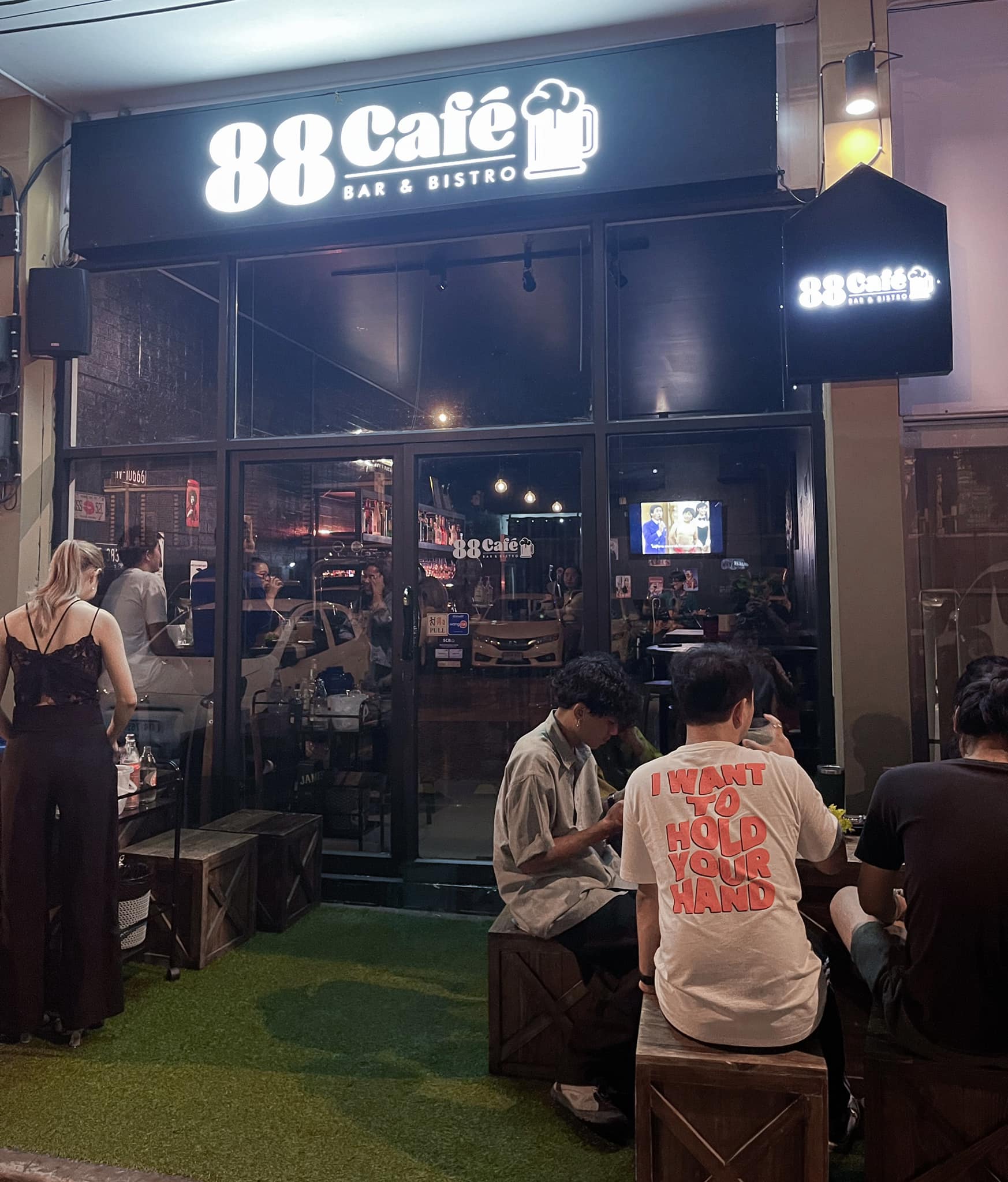 88 Cafe Bar & Bistro