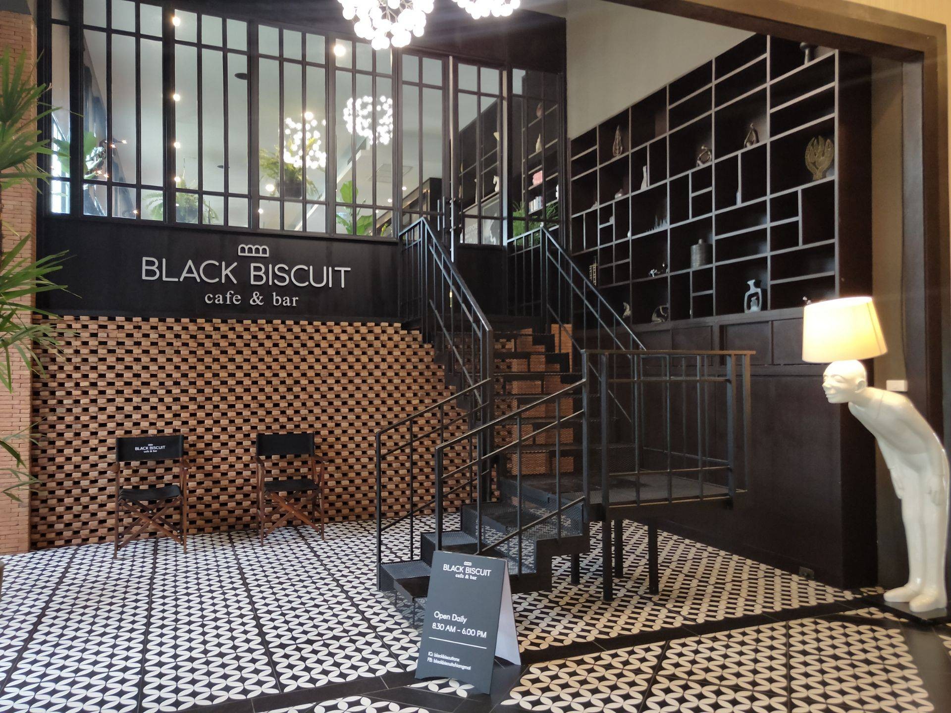 Black Biscuit Cafe & Bar