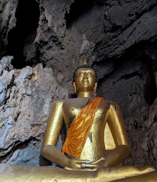 Tham Bua Tong Cave