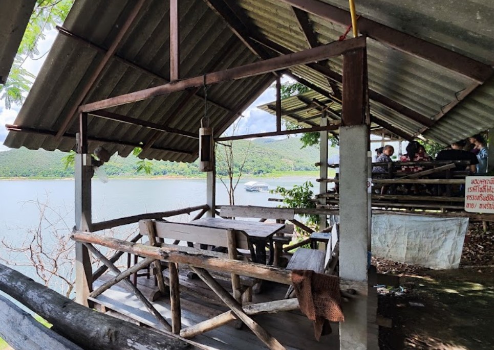 Lung Charoen Pier Restaurant