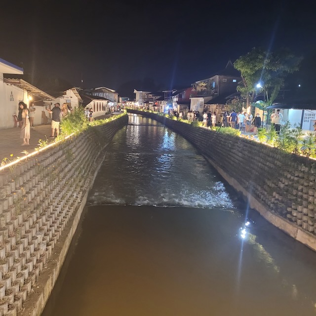 Mae Kha canal and bridge