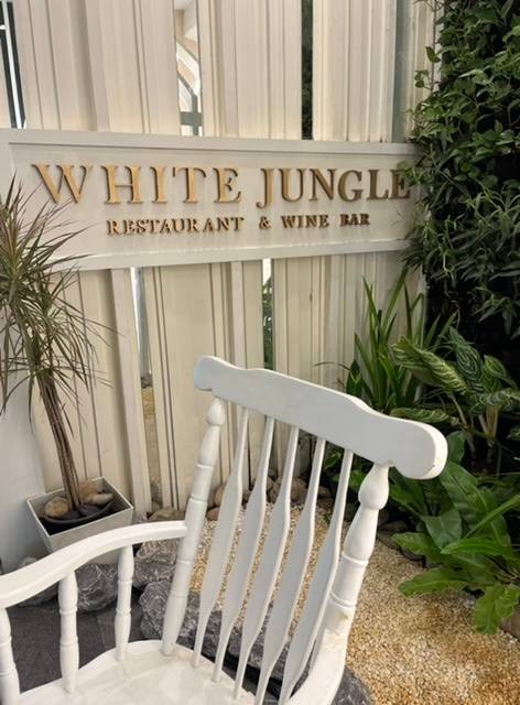 White Jungle Restaurant and Bar