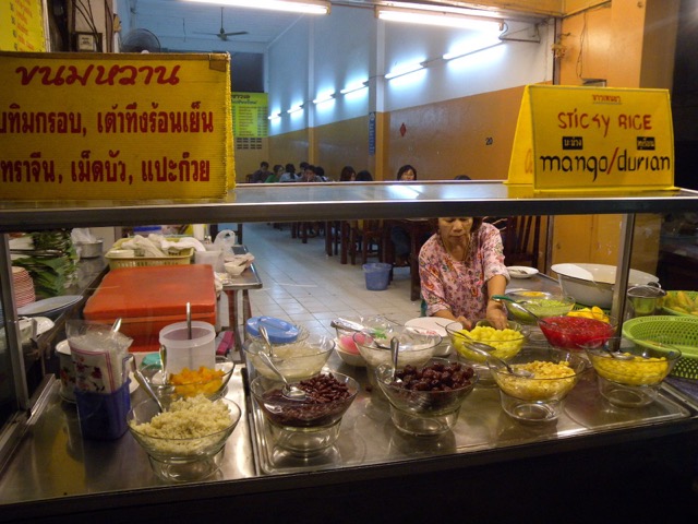 Local Thai food in Chiang Mai: Shaw Lae Restaurant