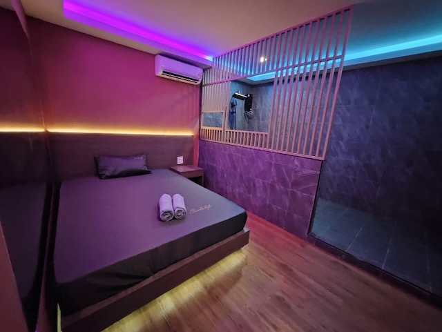 69 Nuru erotic body to body massage Chiang Mai with full service options by sexy Thai girls