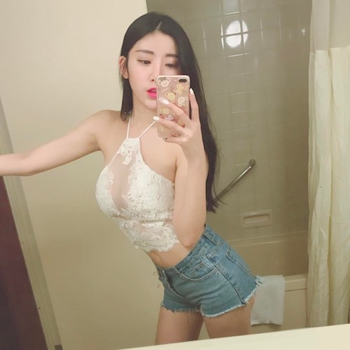 Hot Thai girl you could date or perhaps support